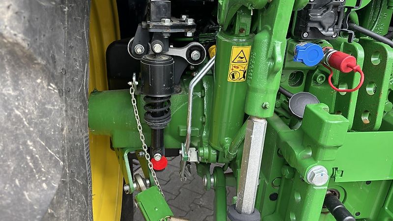 John Deere TRAKTOR 6120M MIT KABINE