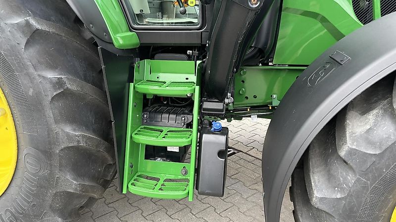 John Deere TRAKTOR 6120M MIT KABINE