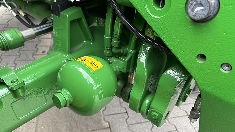 John Deere TRAKTOR 6120M MIT KABINE
