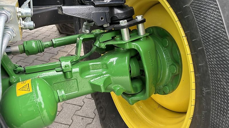 John Deere TRAKTOR 6120M MIT KABINE