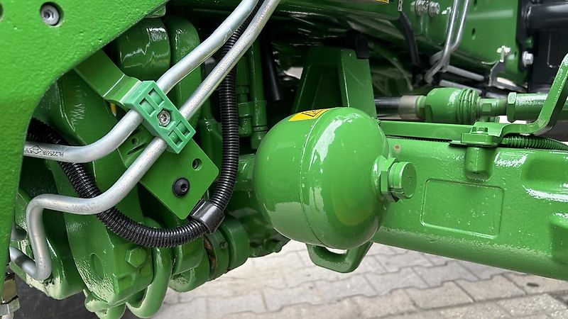 John Deere TRAKTOR 6120M MIT KABINE