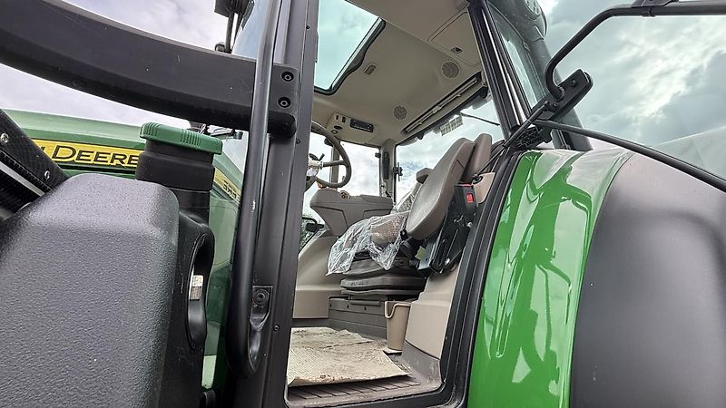 John Deere TRAKTOR 6120M MIT KABINE