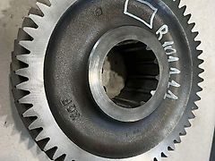 John Deere HELICAL GEAR (used) - John Deere 7000, 7010