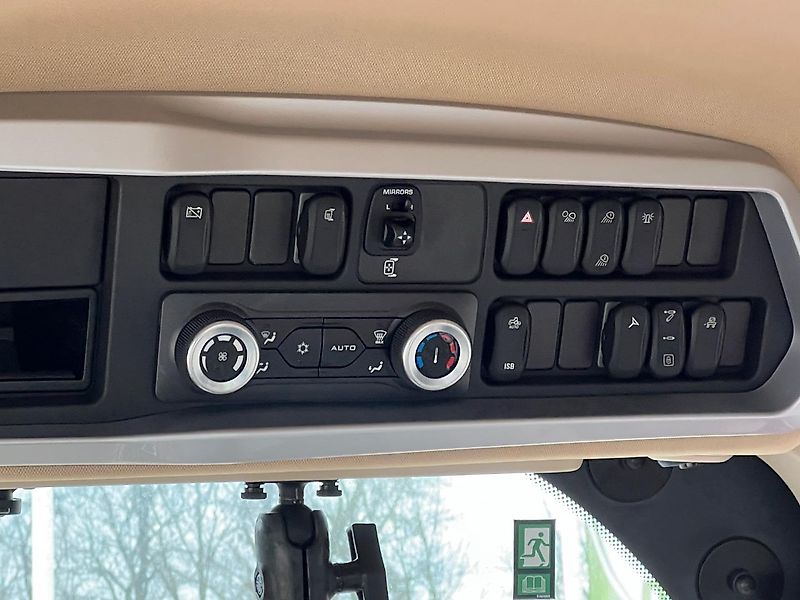 Case IH OPTUM 270 CVXDrive