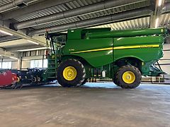 John Deere S770