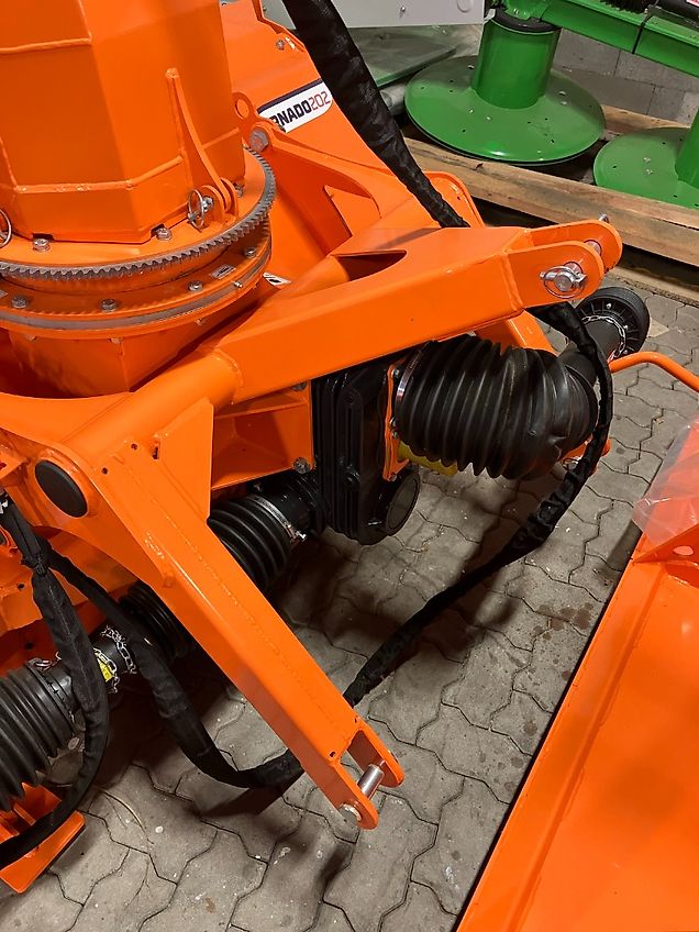 SaMASZ Tornado 202/252