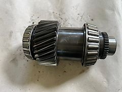 John Deere SHAFT FOR POWER SHIFT GEARBOX (used) - John Deere 7000, 7010