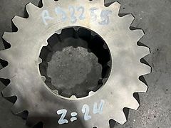 John Deere HELICAL GEAR FOR POWER SHIFT GEARBOX (used) - John Deere 7000, 7010