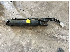 John Deere HYDRAULIC CYLINDER (used) - John Deere Telehandler 3200