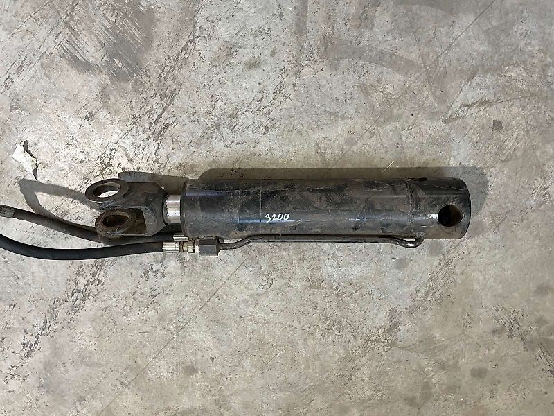 John Deere HYDRAULIC CYLINDER (used) - JOHN DEERE Telehandler 3220