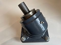 Claas Lexion Tucano - przekładnia kątowa na wielofrez 0007358870 0006475100 0007358880 (Części zamienne)