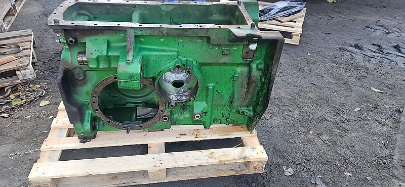 John Deere 8295R 8320R 8235R - skrzynka obudowa R312872 (Części zamienne)