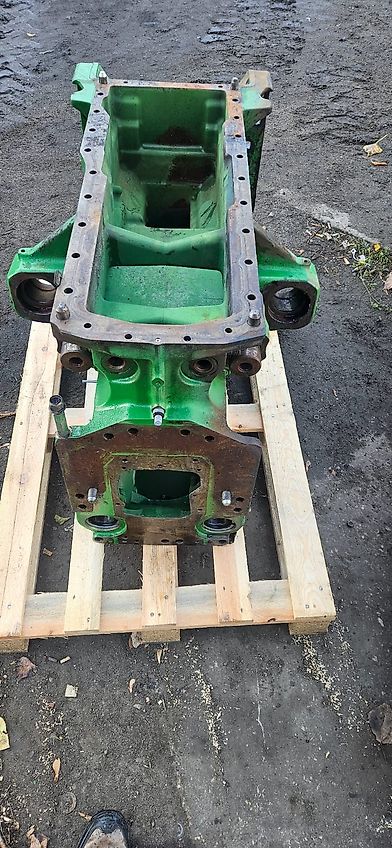 John Deere 8295R 8320R 8235R - skrzynka obudowa R312872 (Części zamienne)