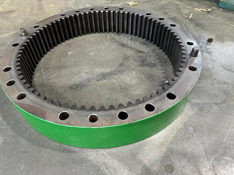 John Deere RING GEAR FOR REAR AXLE (used) - John Deere 8020, 8030, 8R, 7R