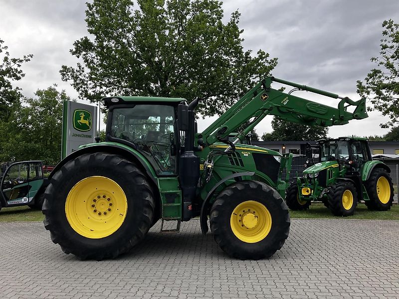 John Deere 6215R