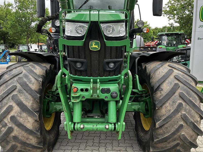 John Deere 6215R