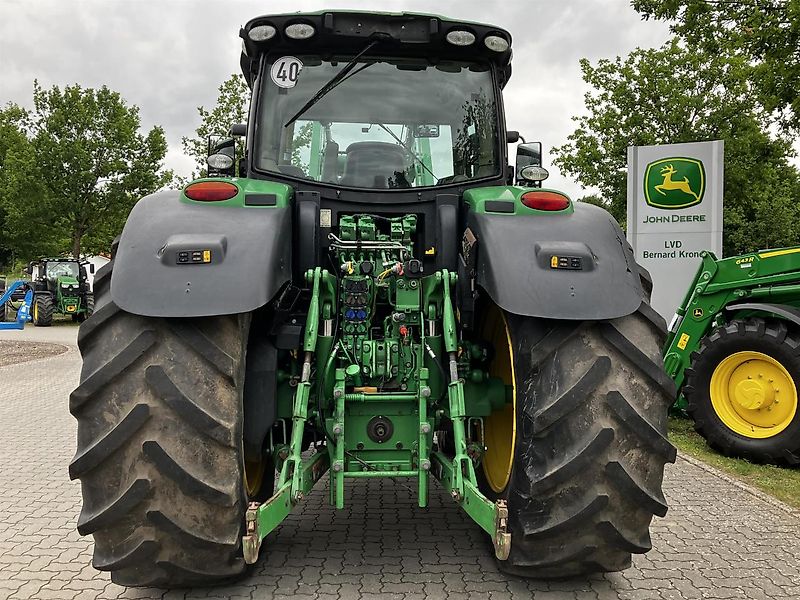 John Deere 6215R
