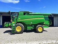 John Deere T560