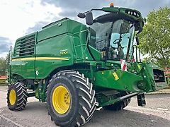 John Deere T 670