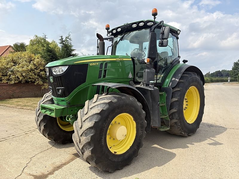 John Deere 6250R