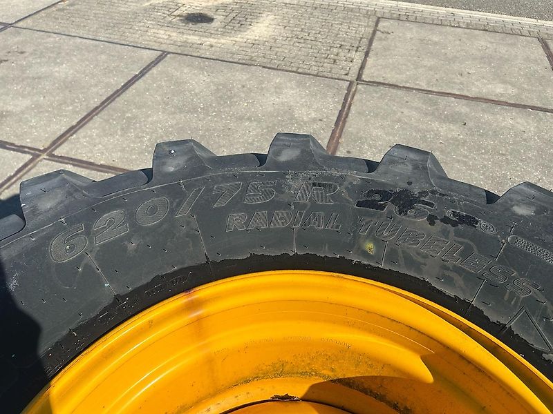 Michelin 620/75R26 MegaXbib op JCB velg 12 gaats