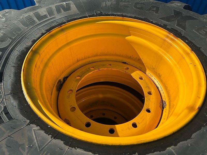 Michelin 620/75R26 MegaXbib op JCB velg 12 gaats