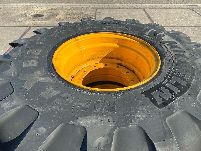 Michelin 620/75R26 MegaXbib op JCB velg 12 gaats