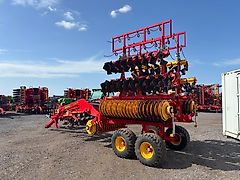 Väderstad Carrier CR 650 Cross cutter discs and straw rake.