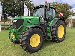 John Deere 6215R