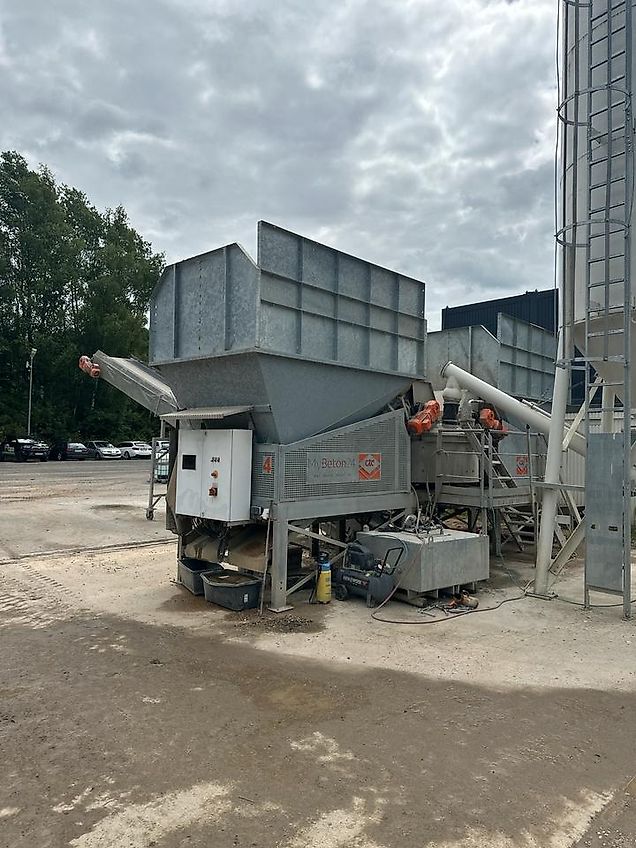 My Beton 24 mit 1,0m3 Mischer von GTC