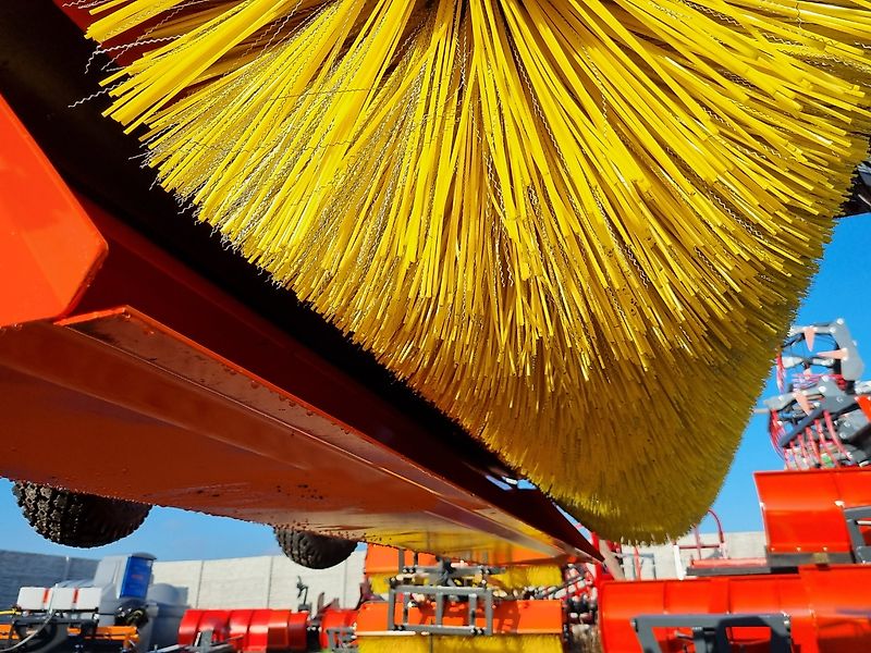 Kehrmaschine Kehrbürste Bürste 1,40 m für Traktor Stapler Euroaufnahme Dreipunkt