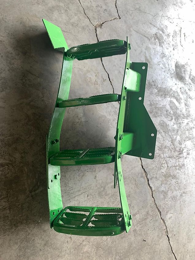 John Deere Complete Step RH (used) for John Deere 7000, 7010