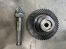 John Deere RING GEAR, BEVEL GEAR, PINION AND CROWN WHEEL, REAR DIFFERENTIAL (used) - John Deere 6M, 7030