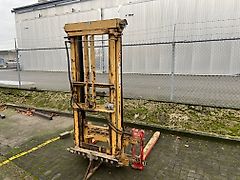 Hefmast voor tractor met opklapbare lepels