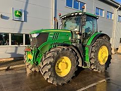 John Deere 6215R