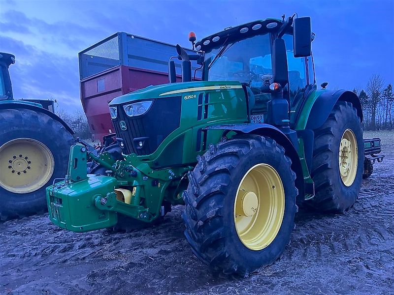 John Deere 6250R Ultimate Edition Command Pro