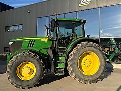 John Deere 6215R