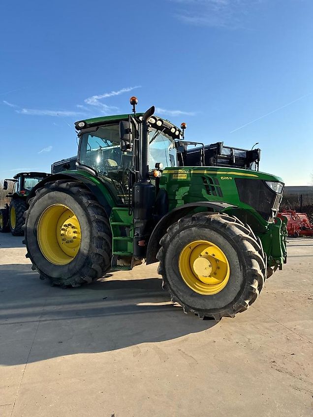 John Deere 6215R