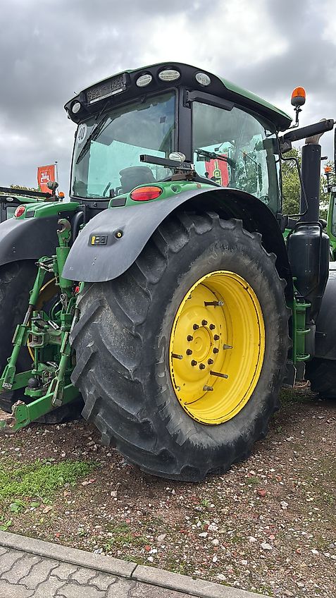 John Deere 6215 R