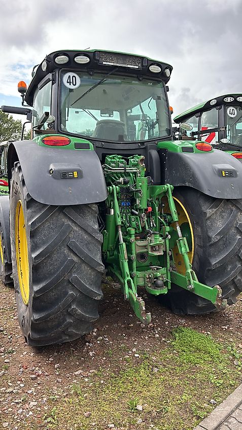 John Deere 6215 R