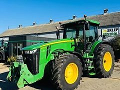 John Deere 8260R