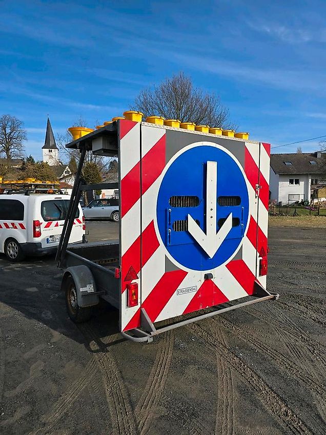 Nissen Absperrtafel VZ 616 FAT Verkehrsleittafel Horizont Verkehrssicherungsanhänger Verkehrsleitanhänger Verkehrsleittafel Verkehrssicherung