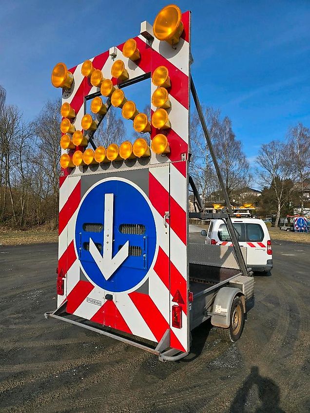 Nissen Absperrtafel VZ 616 FAT Verkehrsleittafel Horizont Verkehrssicherungsanhänger Verkehrsleitanhänger Verkehrsleittafel Verkehrssicherung