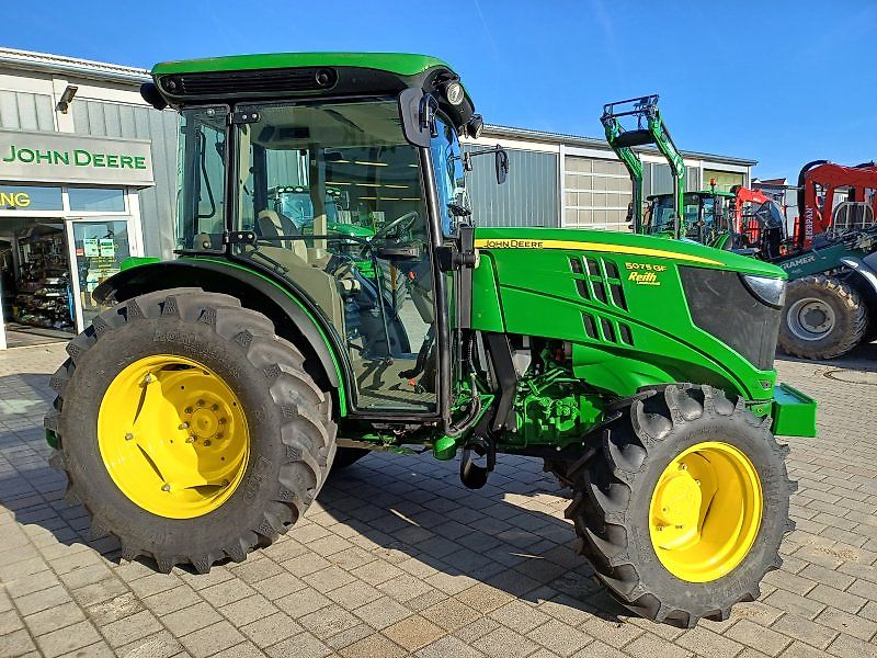 John Deere 5075GF