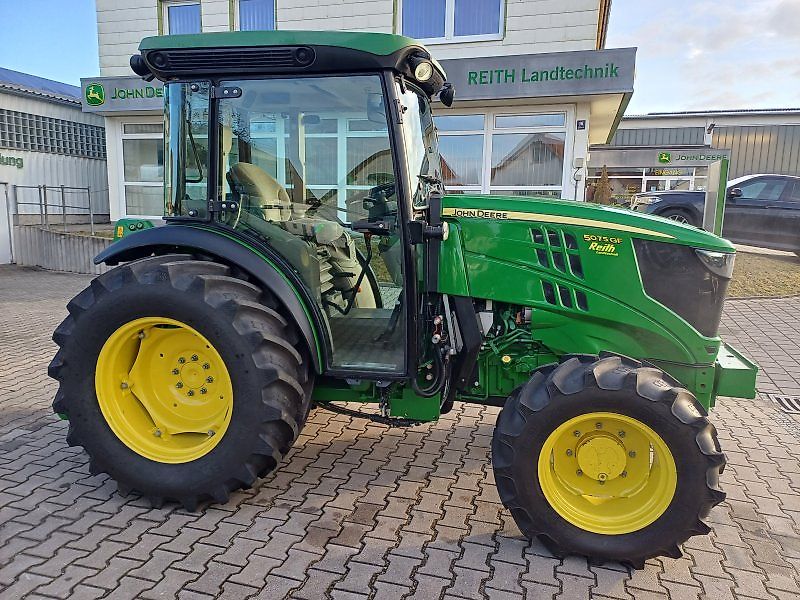 John Deere 5075GF
