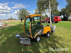 Redskapsbärare Stiga Titan 32H 4 WD med redskap