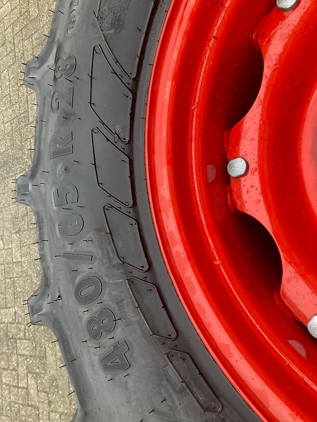 Mitas 480/64R28 en 280/70R20 Nieuw op velg