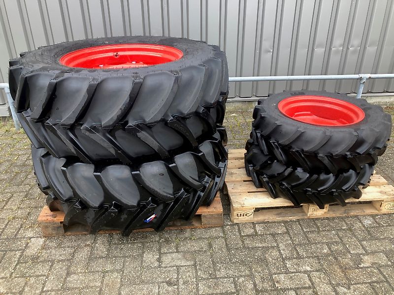 Mitas 480/64R28 en 280/70R20 Nieuw op velg