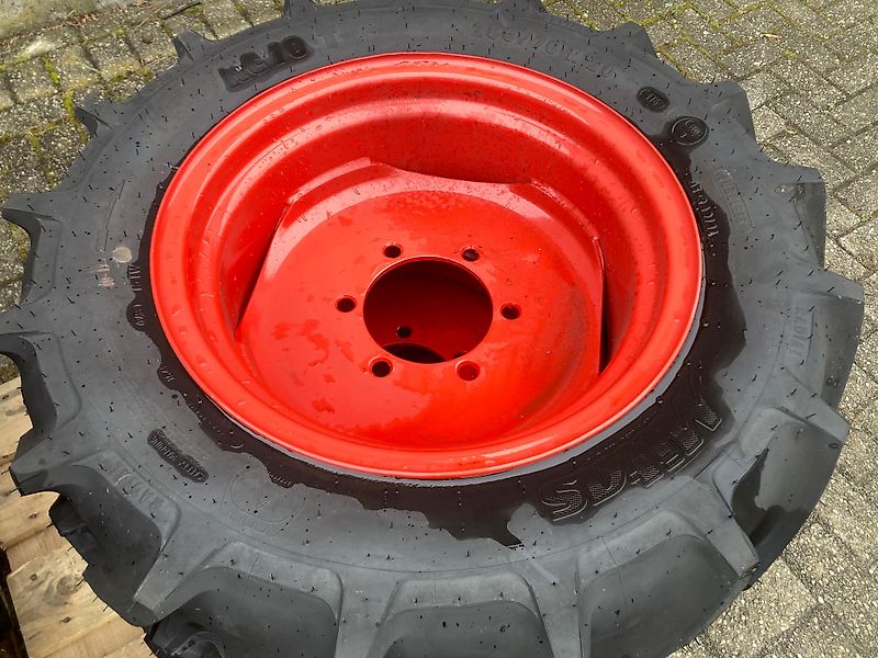 Mitas 480/64R28 en 280/70R20 Nieuw op velg