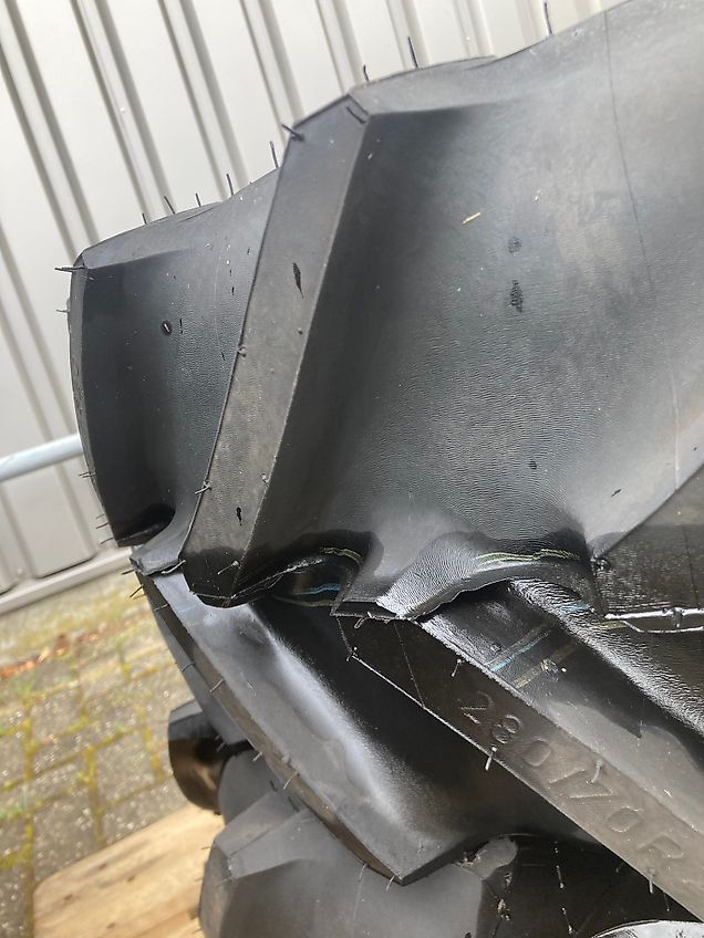 Mitas 480/64R28 en 280/70R20 Nieuw op velg